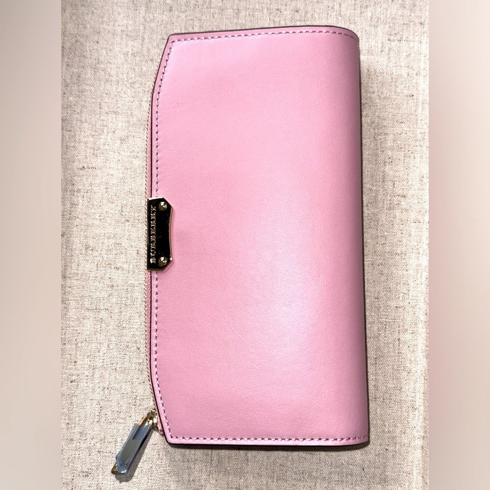 Burberry New‎ with Tags L-Zipper Pink Leather Wallet